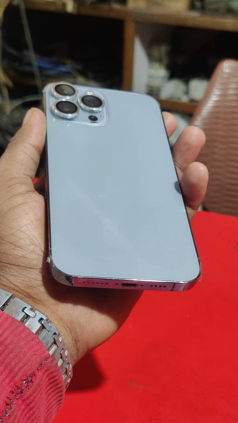 Apple iPhone 13 Pro Max 4