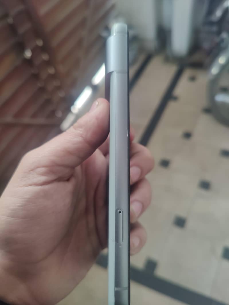 Google Pixel 8 4