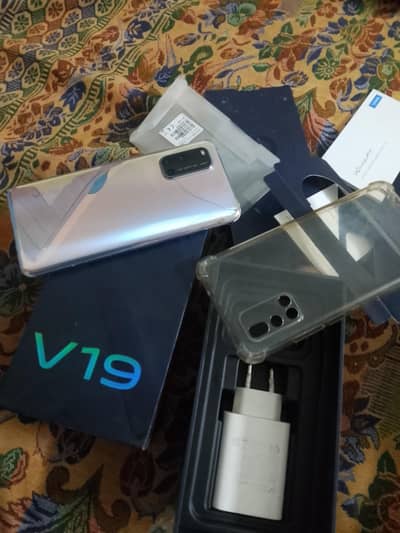 Vivo V19 8/128 with box and original charger