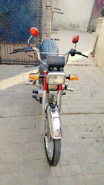 Honda CD-70 Red Colour