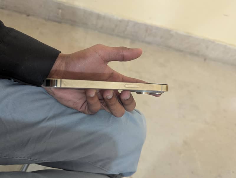 Apple iPhone 14 Pro 2