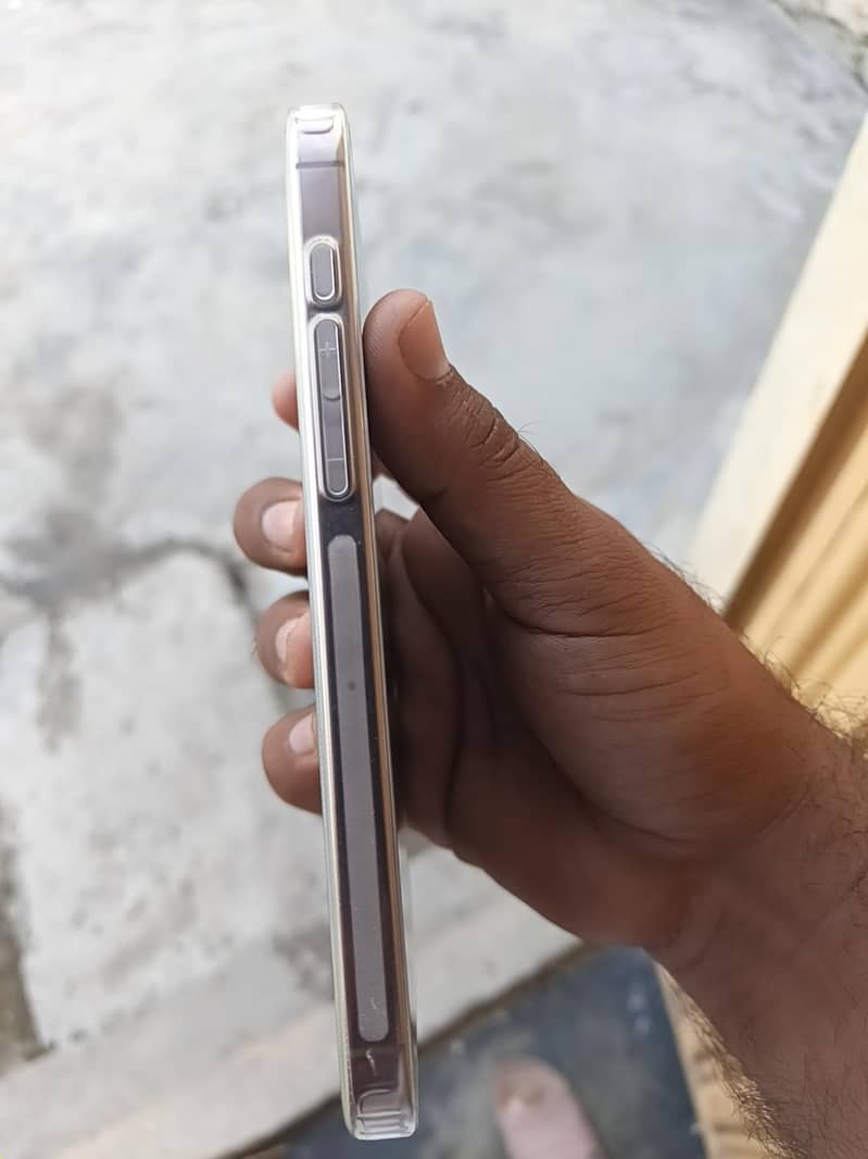Apple iPhone 16 Pro Max 3
