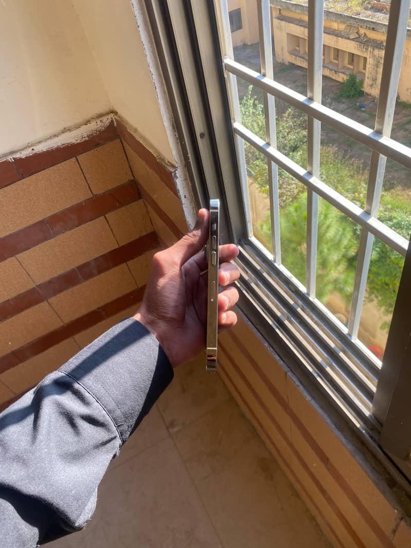 Apple iPhone 14 Pro 1