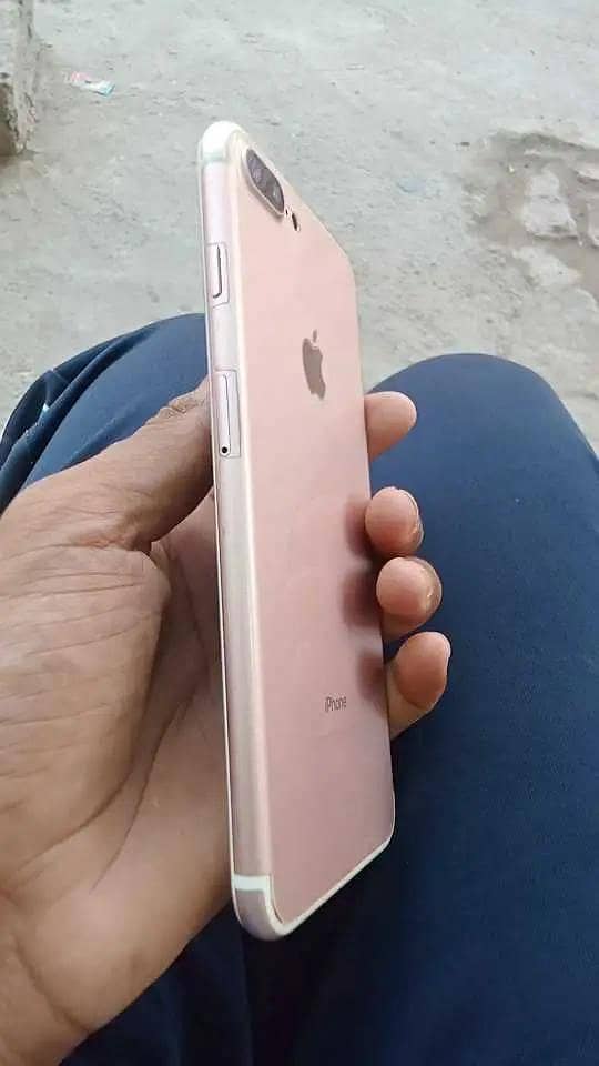 Apple iPhone 7 Plus 1
