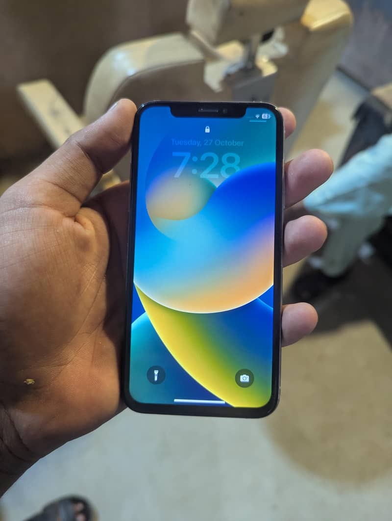 Apple iPhone X 3