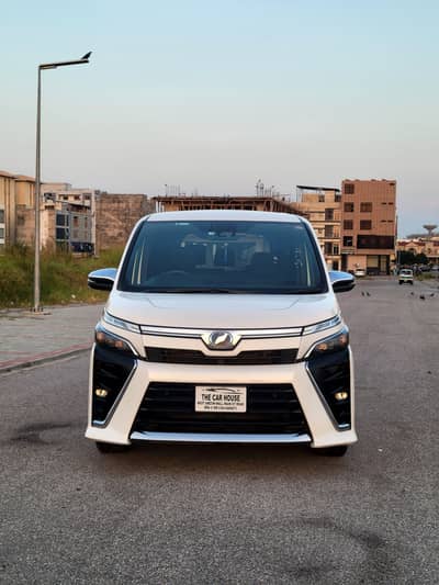Toyota VOXY HYBRID 7 SEATER