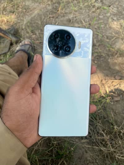 Tecno Spark 20 Pro Plus only exchange kran hai