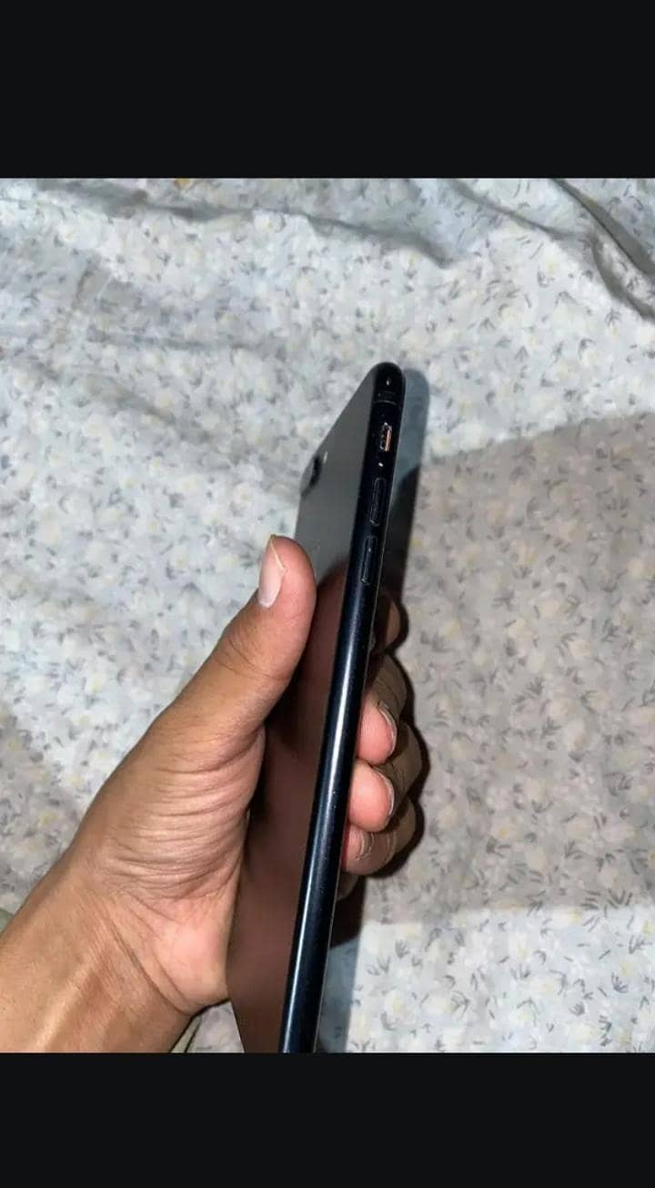 Apple iPhone 7 Plus 3