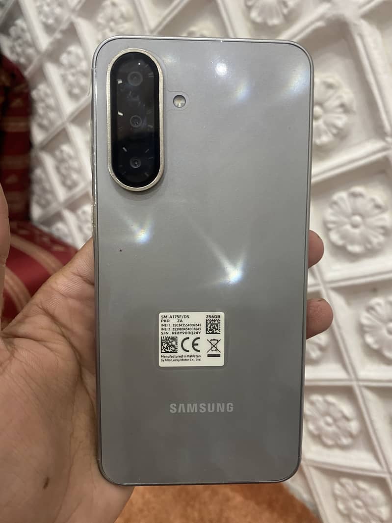 Samsung Mobile A17 1