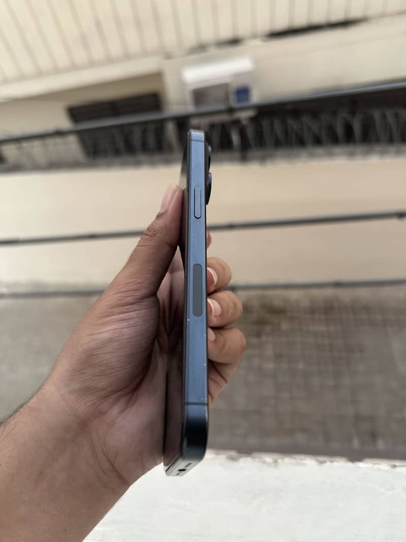 Apple iPhone 15 Pro Max 3
