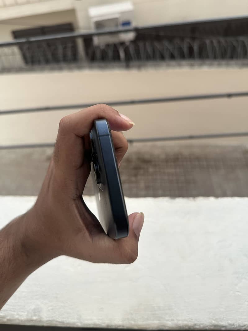 Apple iPhone 15 Pro Max 4