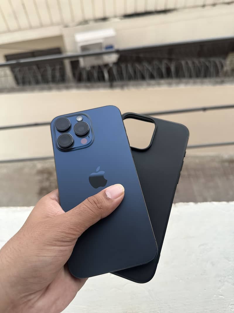 Apple iPhone 15 Pro Max 12
