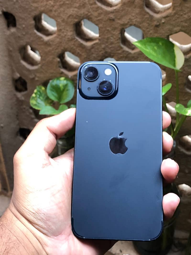 Apple iPhone 13 5
