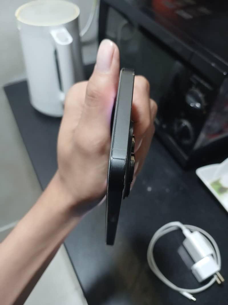 Apple iPhone 14 Pro Max 1