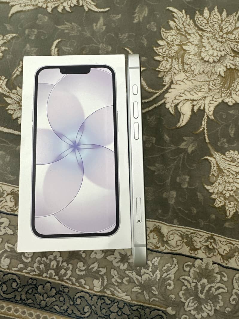 Apple iPhone 17e 4
