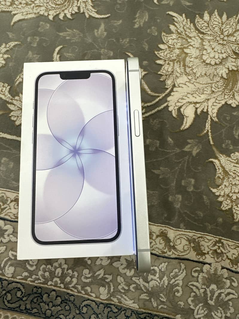 Apple iPhone 17e 5