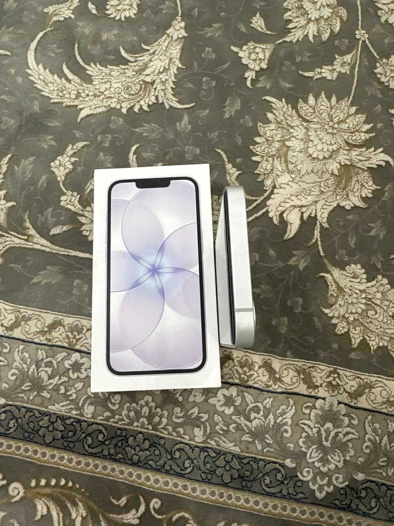 Apple iPhone 17e 7