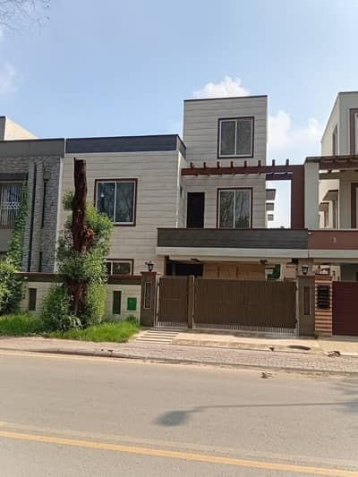10 Marla House Available For Sale in Overseas B Bahria Town Lahore