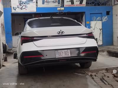 wheel alignment worker
