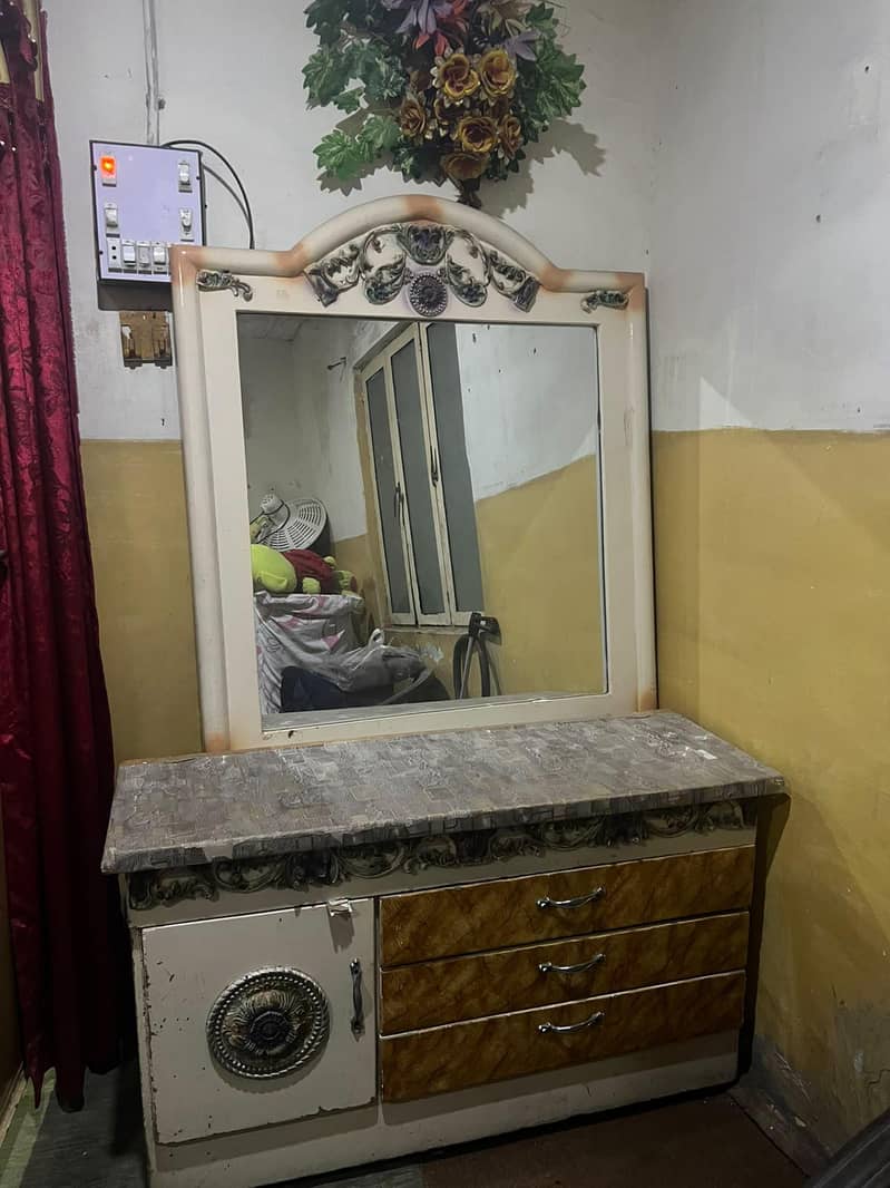 3 items Available drasing, bed and 2 side tables 5