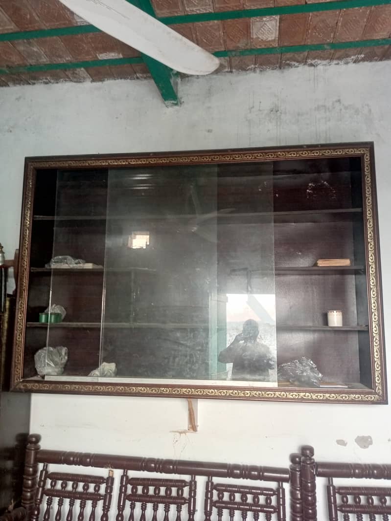 wall shodcase 0