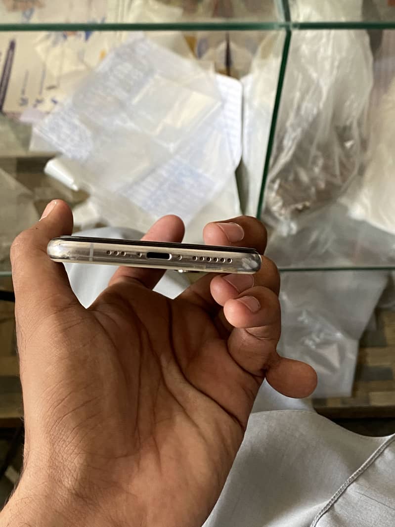 Apple iPhone XS 5