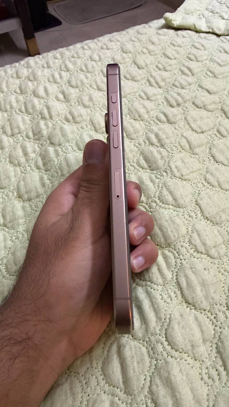 Apple iPhone 16 Pro Max 4