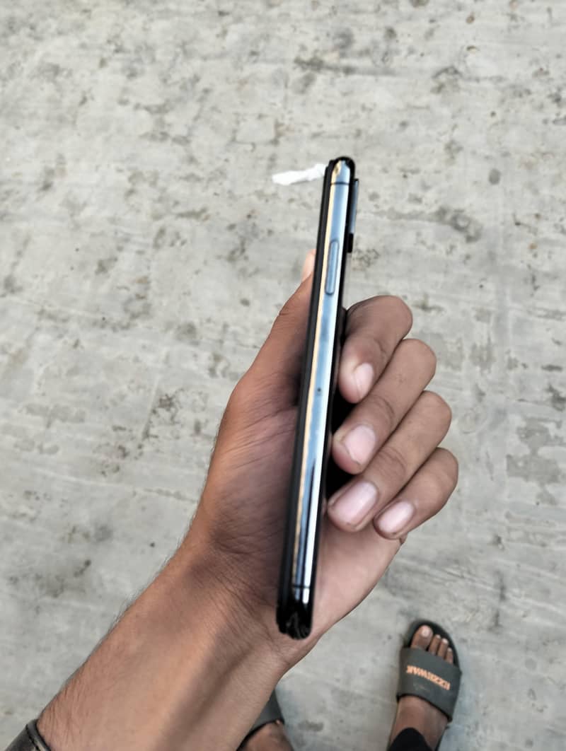 Apple iPhone X 3