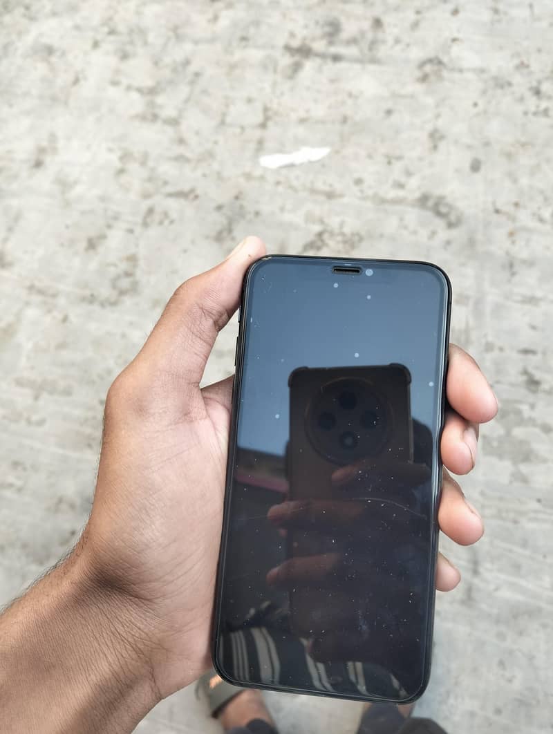 Apple iPhone X 4