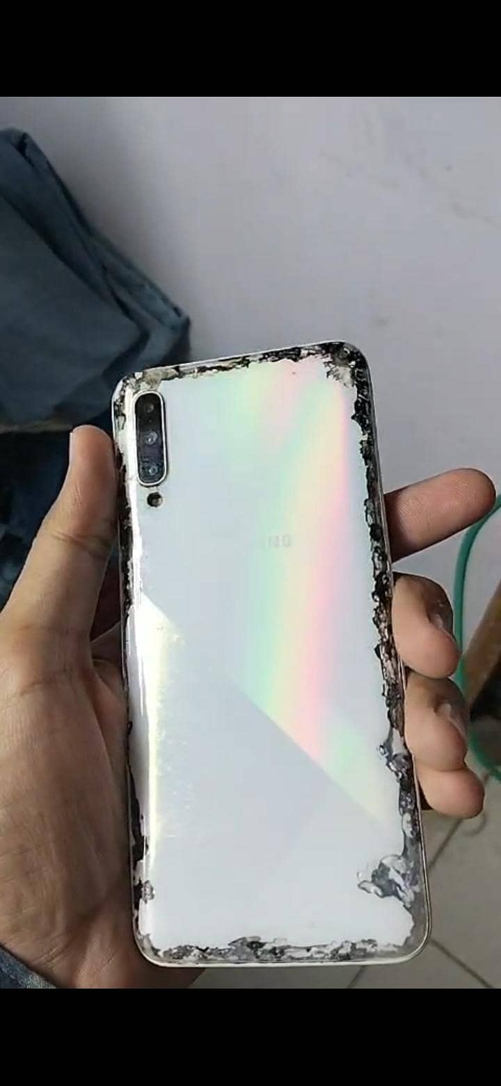 Samsung Mobile A30s 5