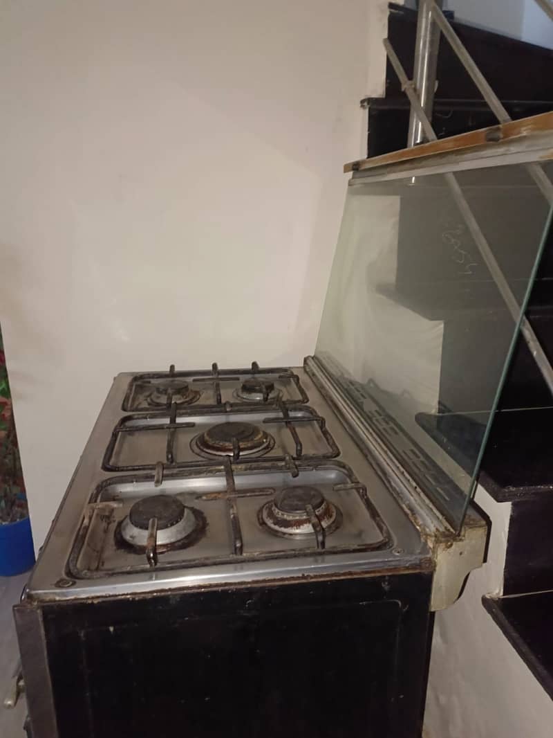 Kitchen Stove in Working Condition 2