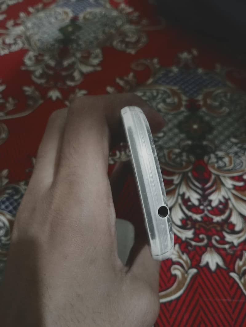 Samsung Mobile J1 2