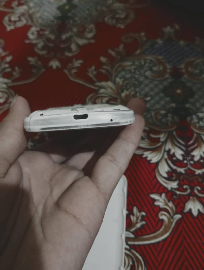 Samsung Mobile J1 3