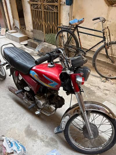 Crown 2022 Model Self Start – Islamabad Registered – Red Colour