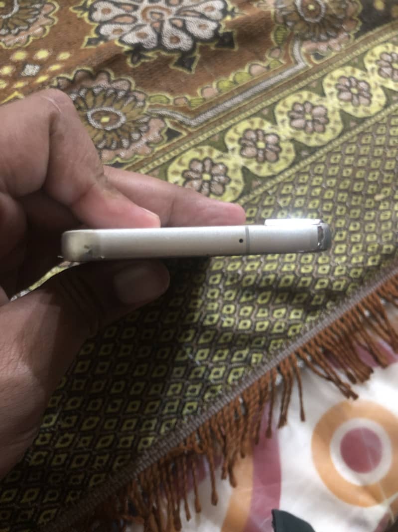 Samsung Mobile S22 Plus 4