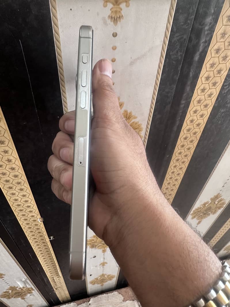 Apple iPhone 15 Pro Max 1