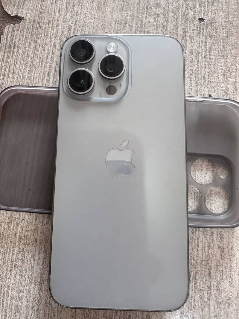 Apple iPhone 15 Pro Max 5