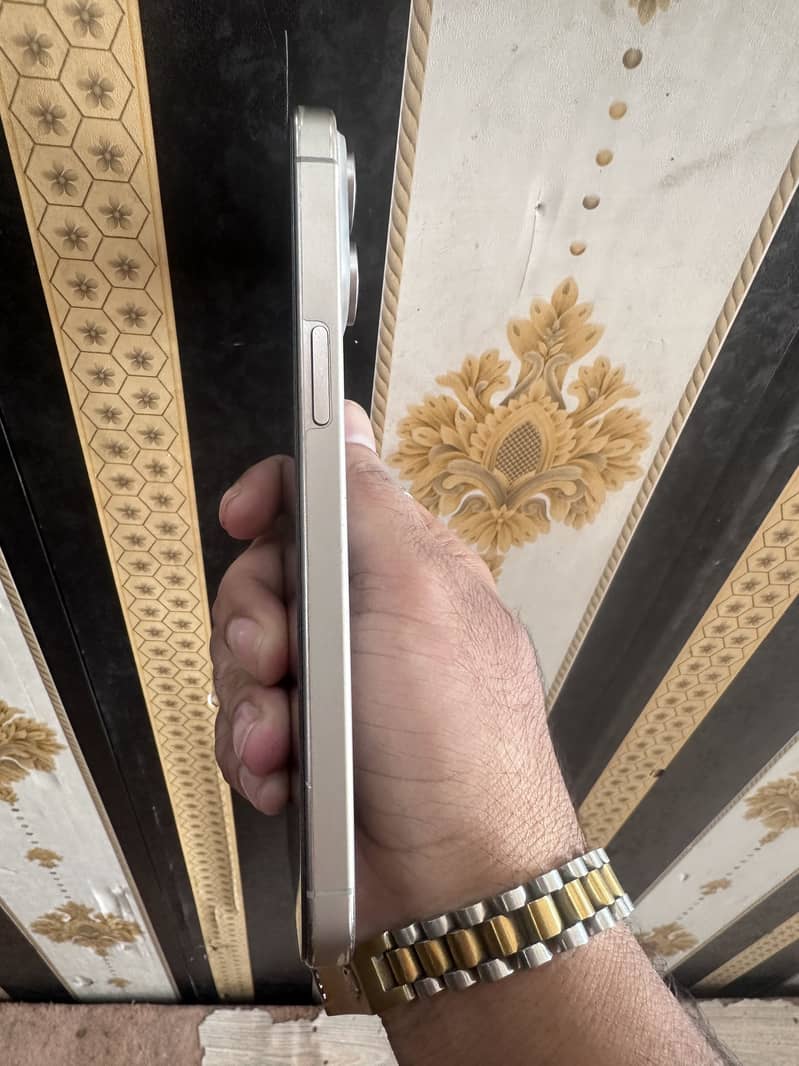 Apple iPhone 15 Pro Max 6