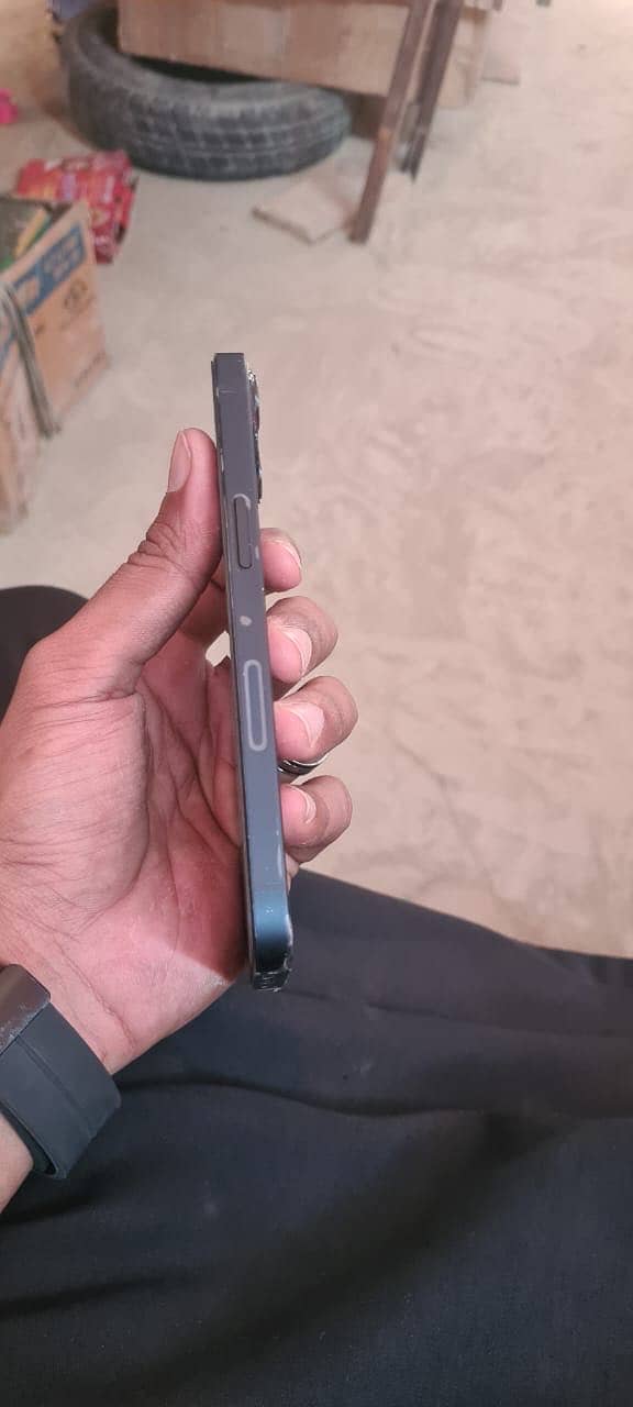 Apple iPhone 13 4