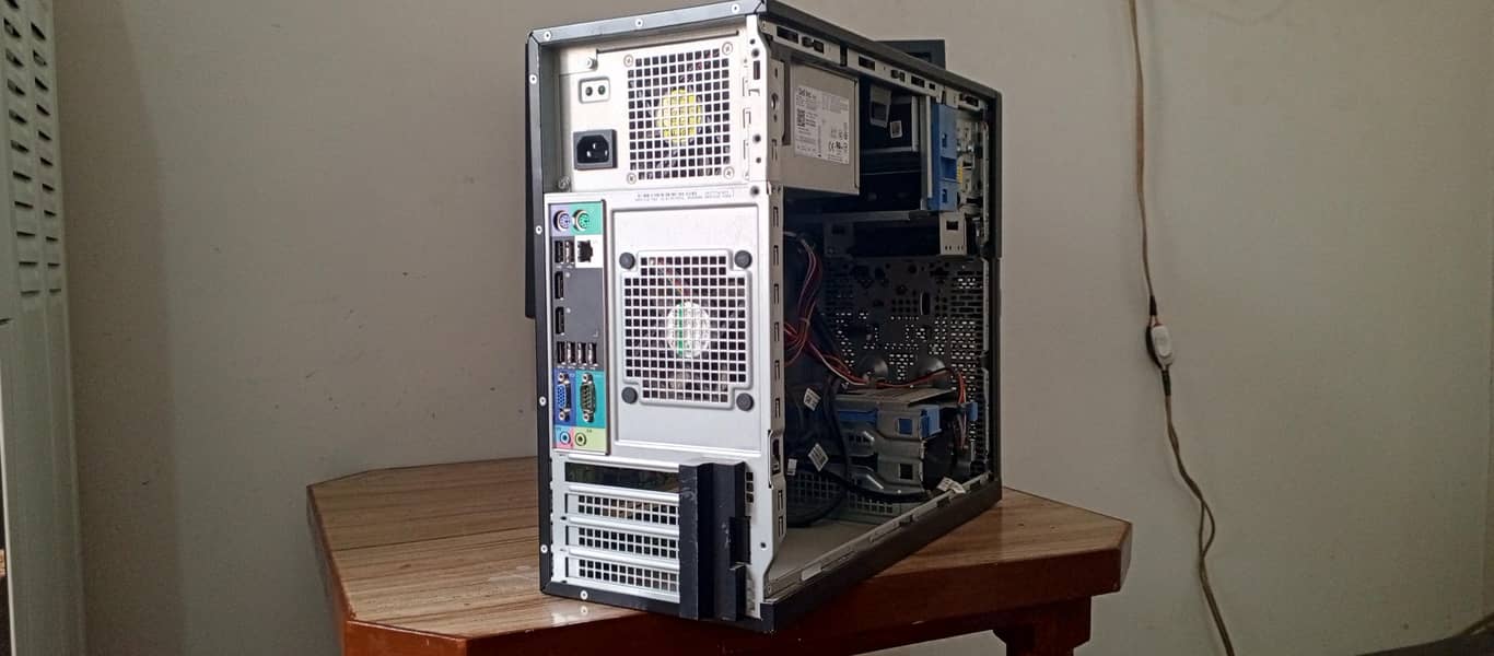 Dell OptiPlex 7010 Desktop PC 1