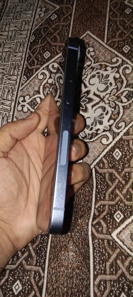 Apple iPhone 14 3