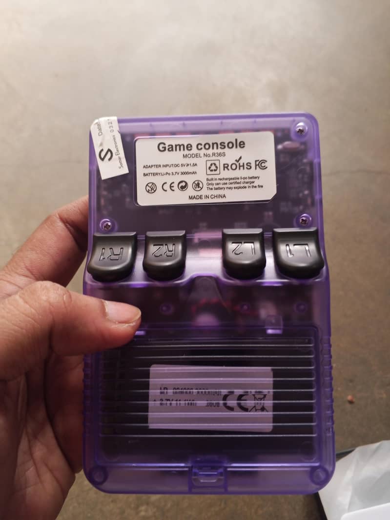 Gaming console R36s 0
