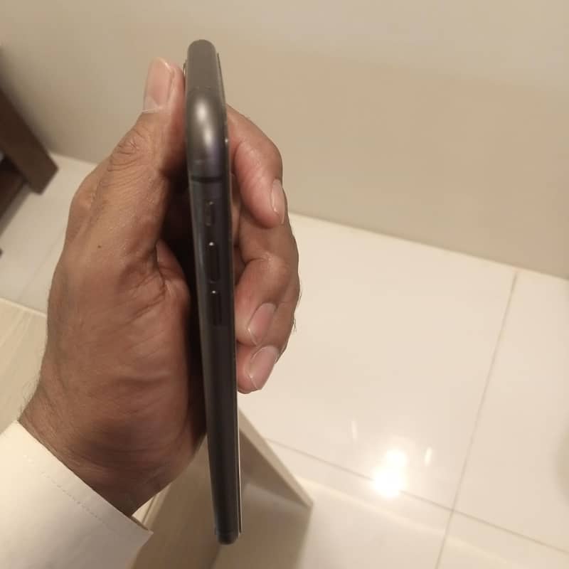 Apple iPhone 11 3