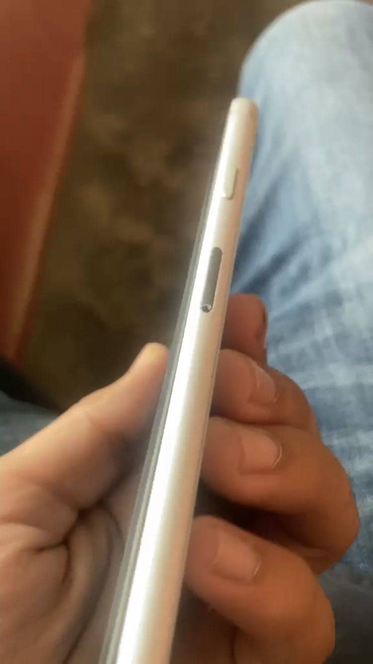 Apple iPhone 8 1