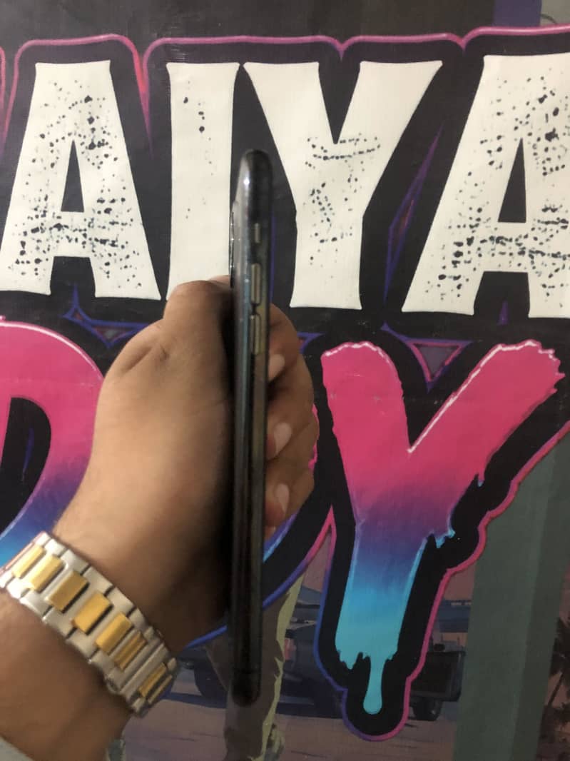 Apple iPhone 11 Pro Max 4