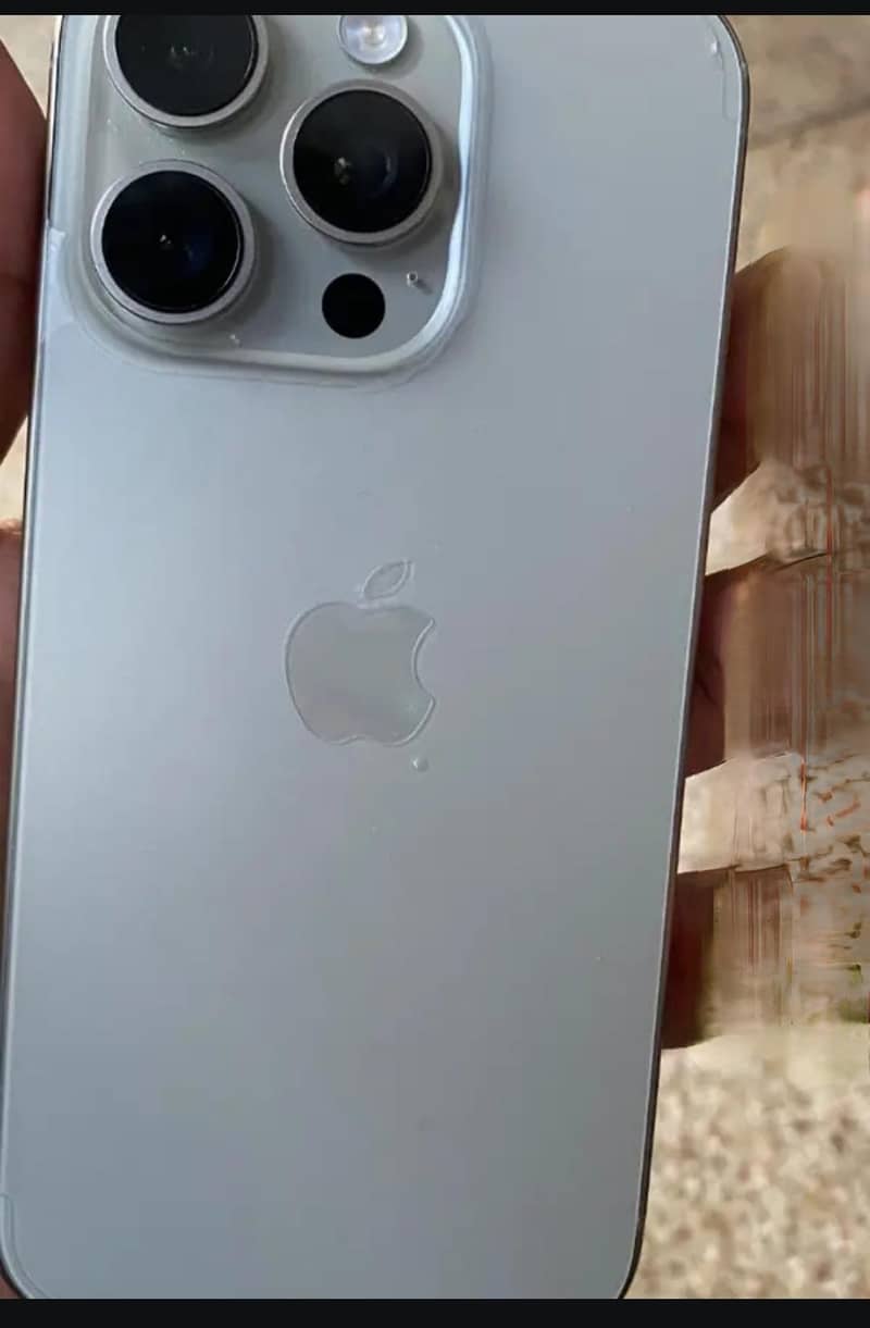 Apple iPhone 16 Pro 1