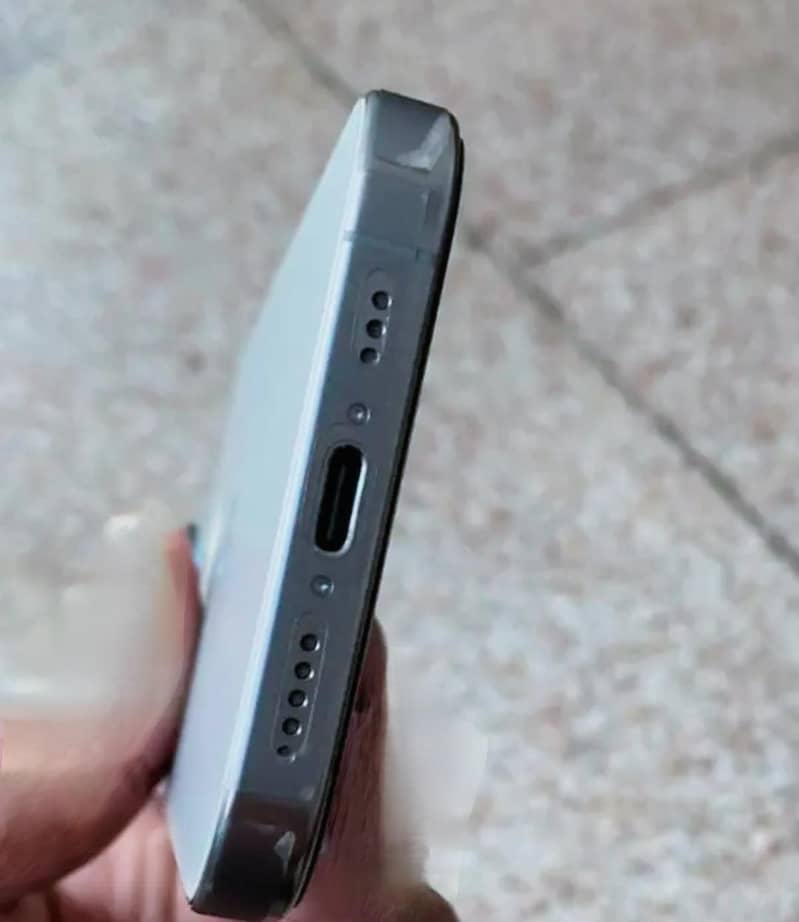 Apple iPhone 16 Pro 2