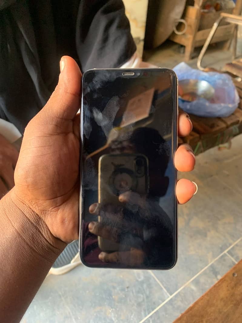 Apple iPhone XS Max 2