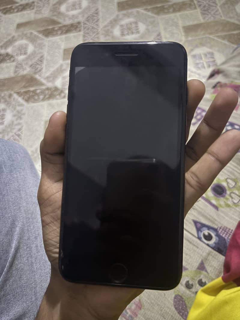 Apple iPhone 7 Plus 1