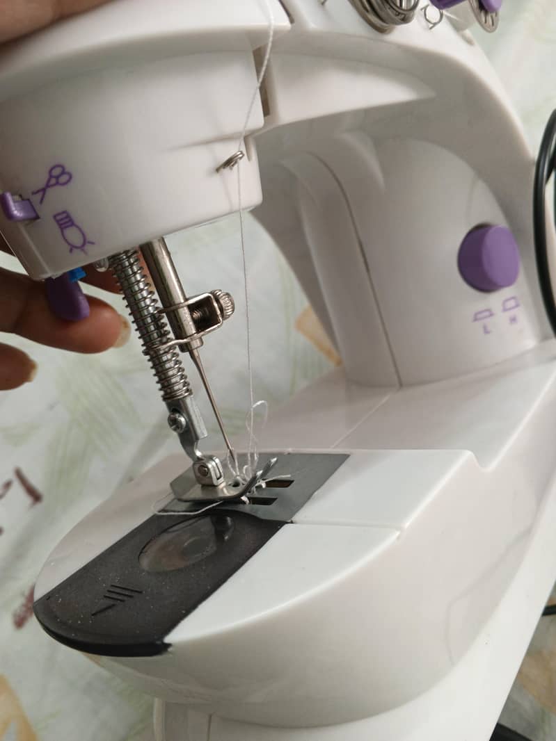 Mini sewing machine 2